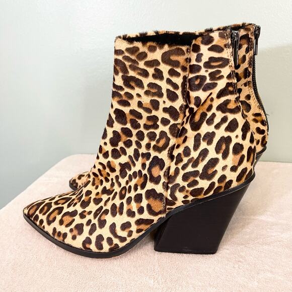 Dolce Vita Issa Women's Leopard Print Calf Hair Fur Pointed Toe Booties Size 8.5 - Picture 2 of 10